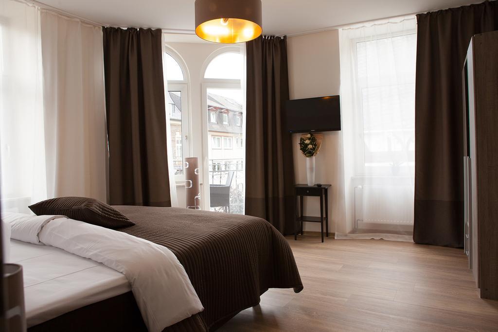 Hotel Ravene Cochem Bagian luar foto