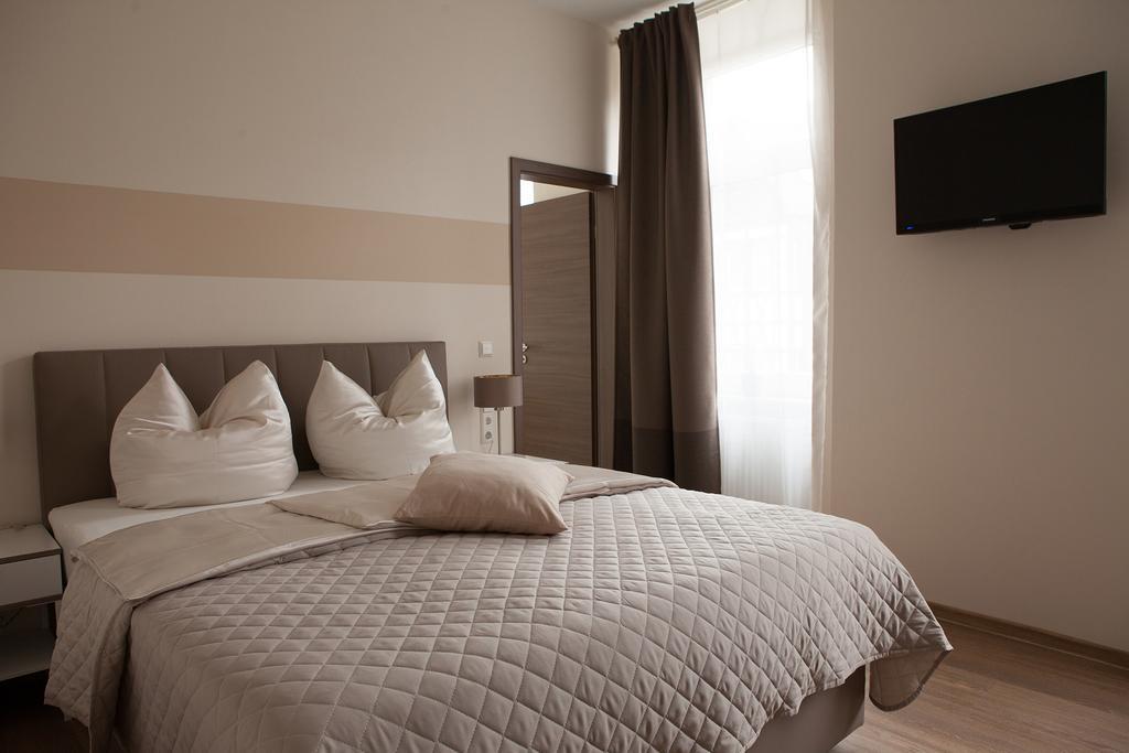 Hotel Ravene Cochem Bagian luar foto