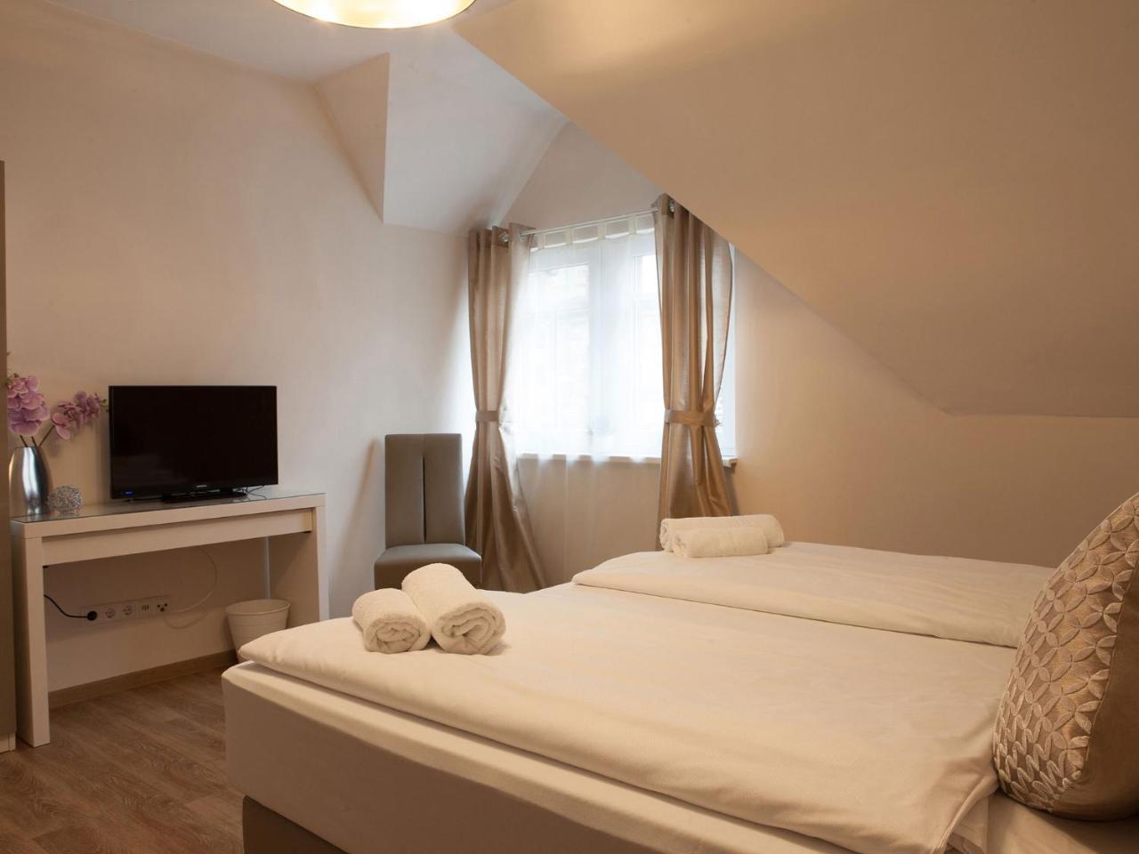 Hotel Ravene Cochem Bagian luar foto